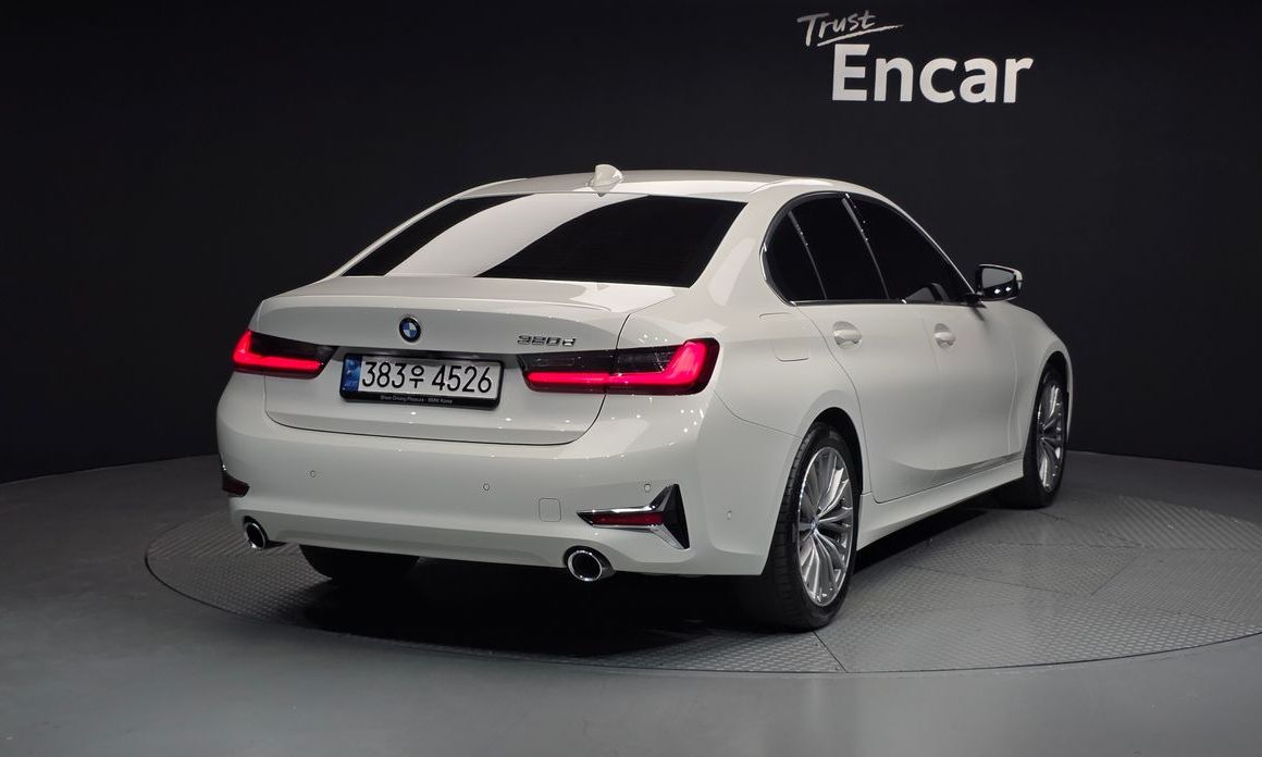 BMW 3-Series 320d Luxury, 2022
