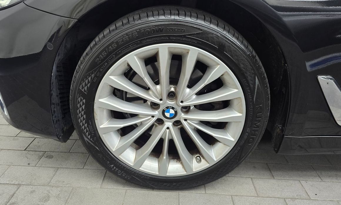 BMW 5-Series 523d xDrive Luxury, 2023