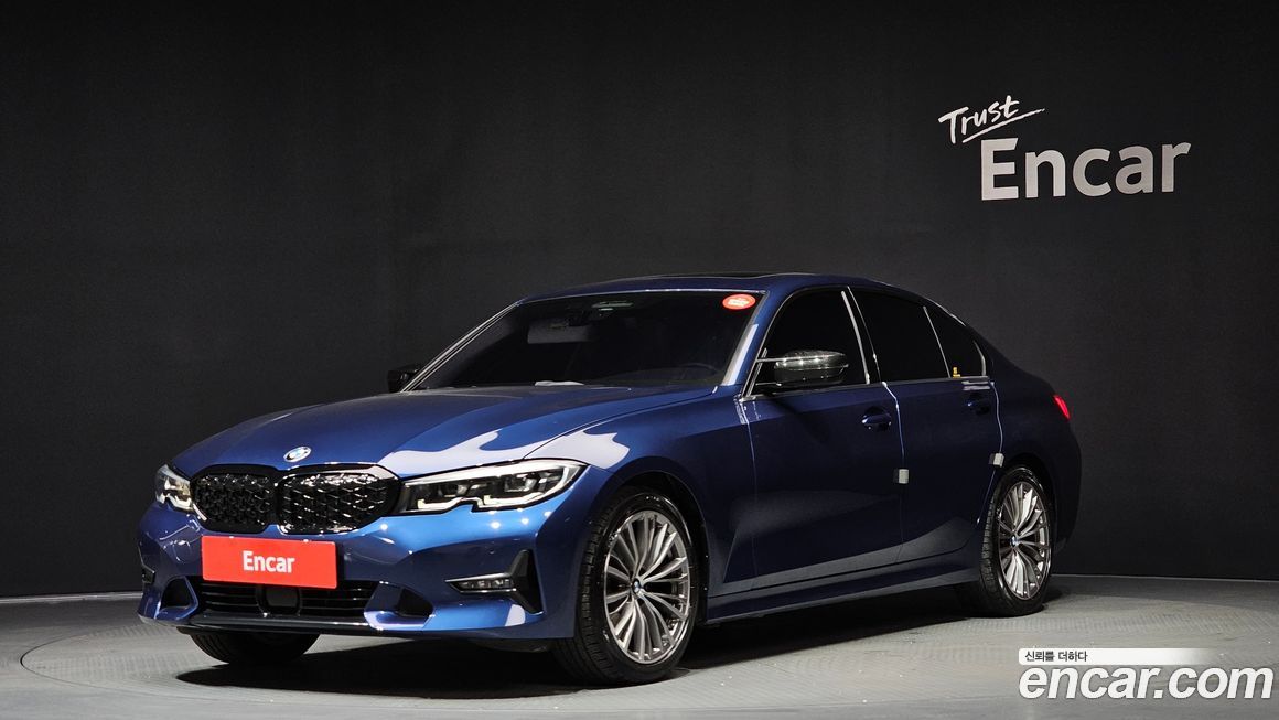 BMW 3-Series 320i Luxury, 2022