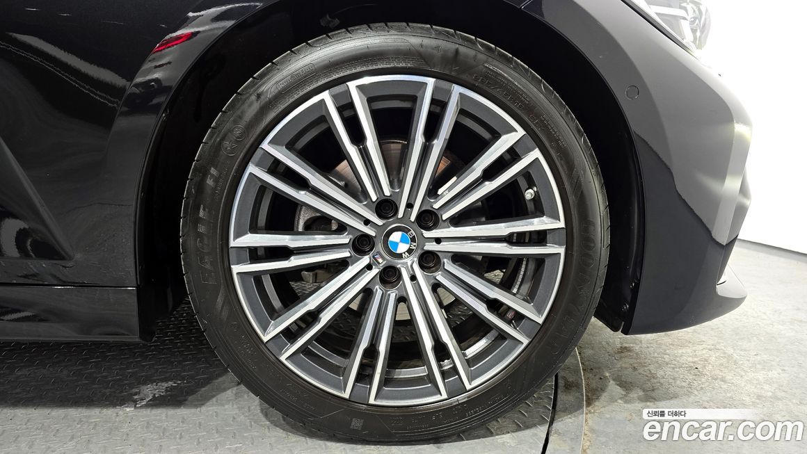 BMW 3-Series 320i M Sport, 2022