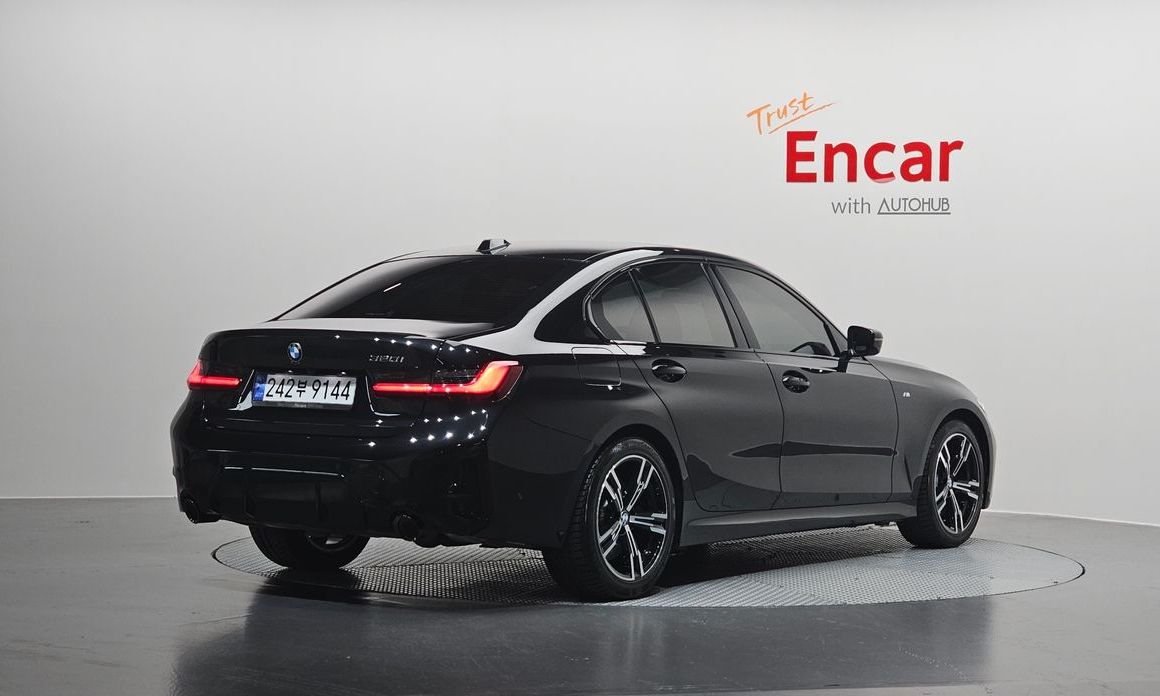 BMW 3-Series 320i M Sport, 2024