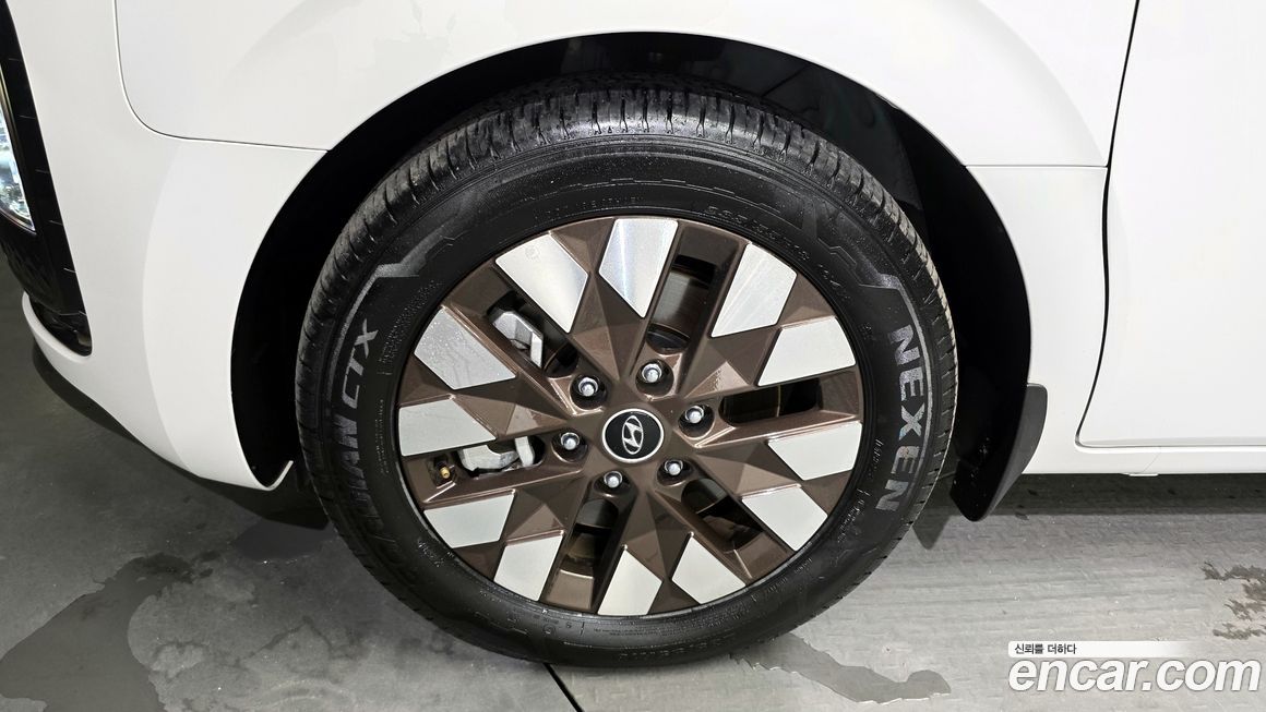 Hyundai Staria 2WD Camping Car, 2024