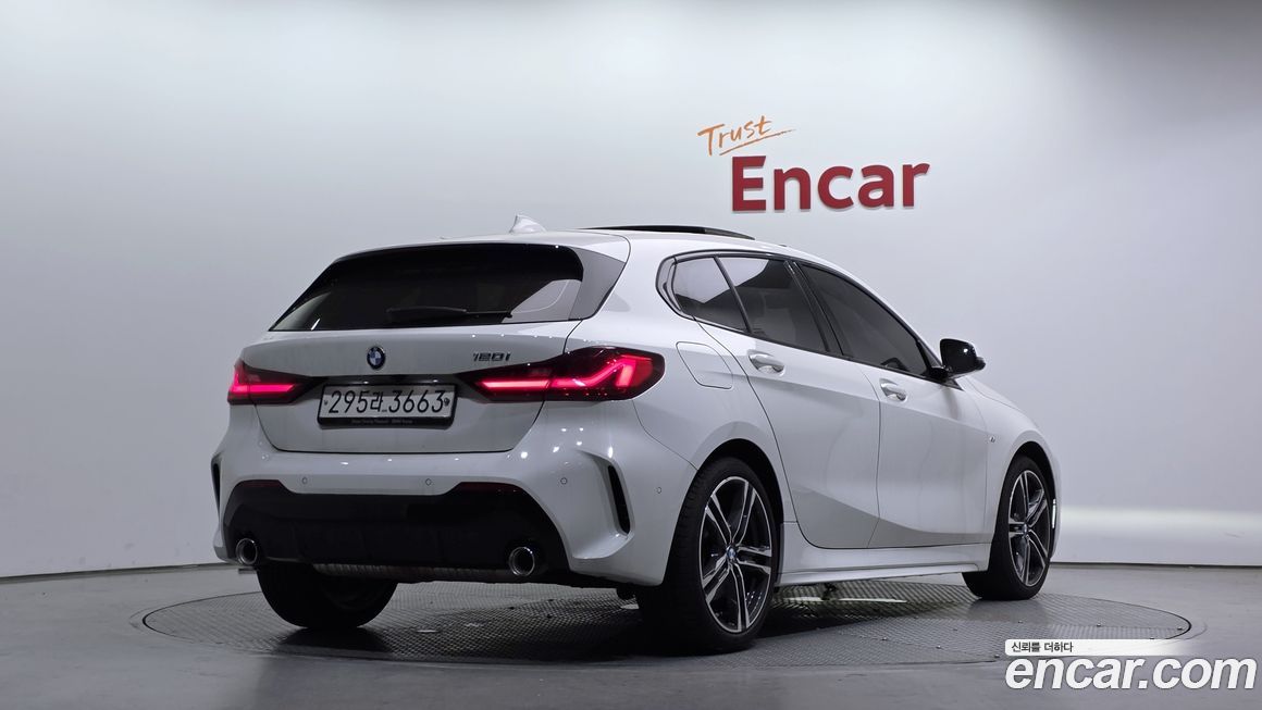 BMW 1-Series 120i M Sports, 2023