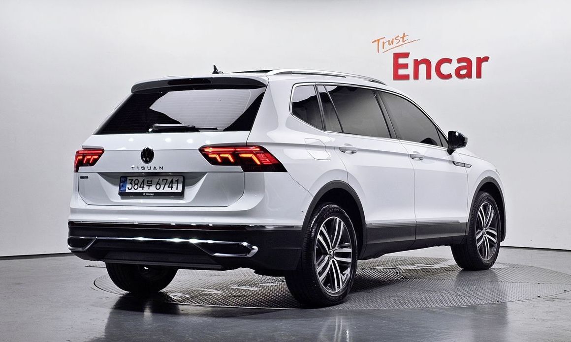 Volkswagen Tiguan 2.0 TSI Prestige, 2024