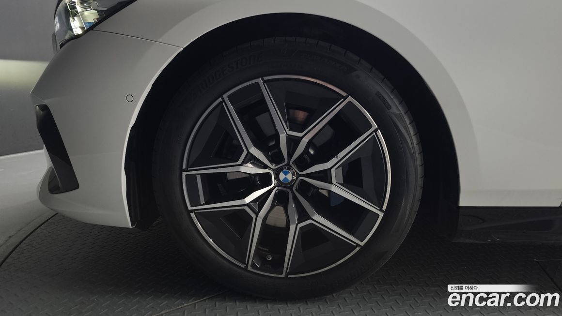 BMW 5-Series 523d M Sport, 2025