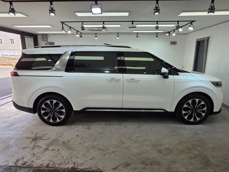 Kia Carnival 9-Seater Signature, 2023