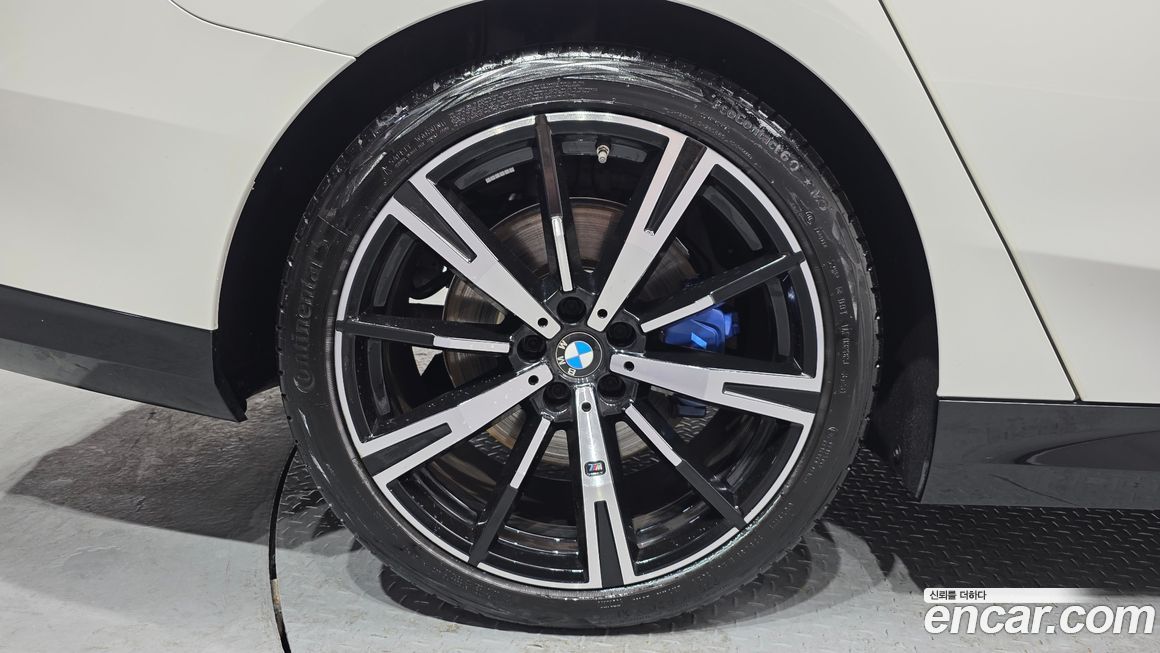 BMW 5-Series 530i xDrive M Sport, 2024