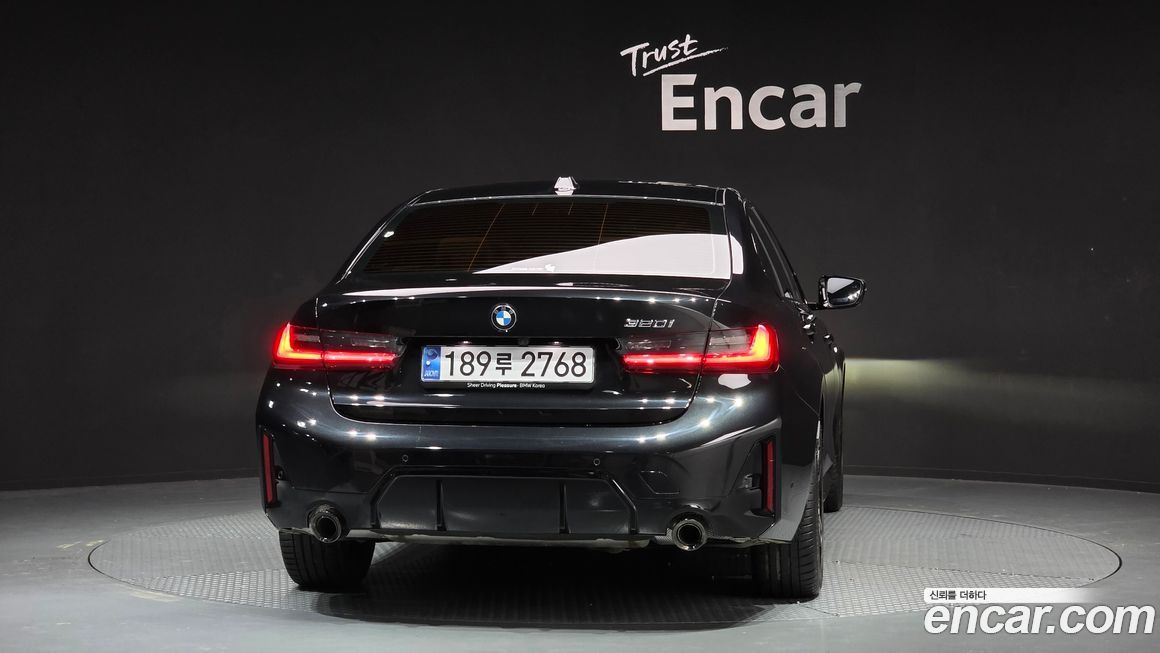 BMW 3-Series 320i M Sport, 2025