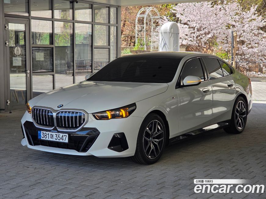 BMW 5-Series 520i M Sport, 2025