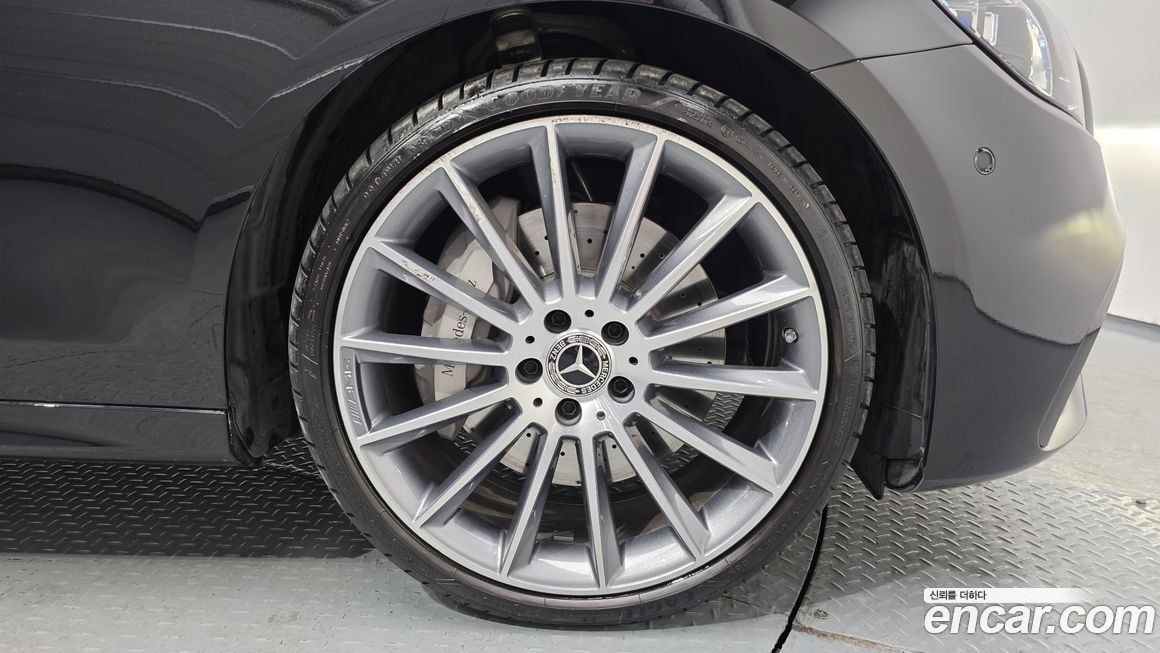 Mercedes-Benz E-Class E350 4MATIC AMG Line, 2022