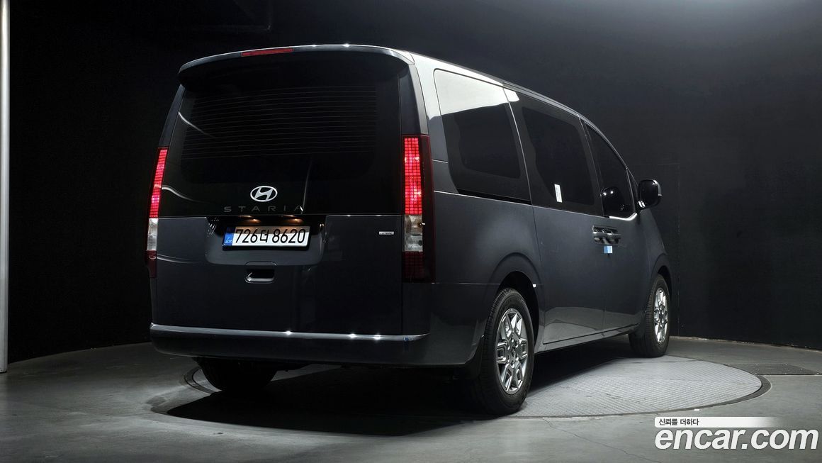 Hyundai Staria 4WD Tourer 11-Seater, 2025