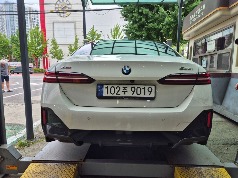 BMW 5-Series 530i xDrive M Sport, 2024