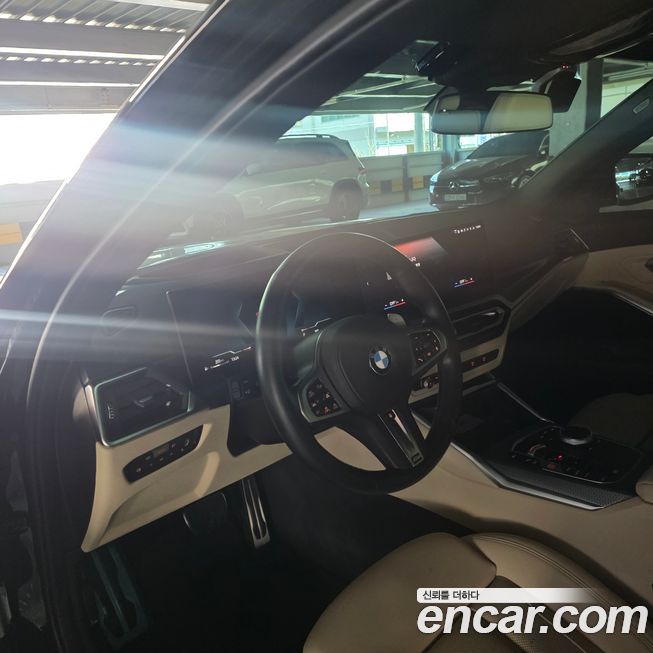 BMW 3-Series 320i M Sport, 2023