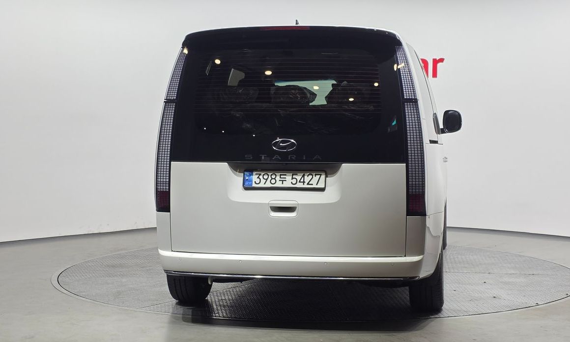Hyundai Staria Lounge 9-Seater, 2023