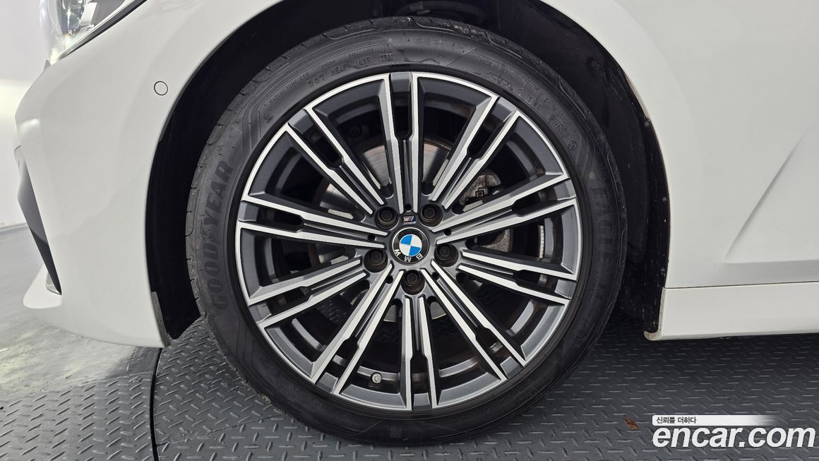 BMW 3-Series 320i M Sport, 2022