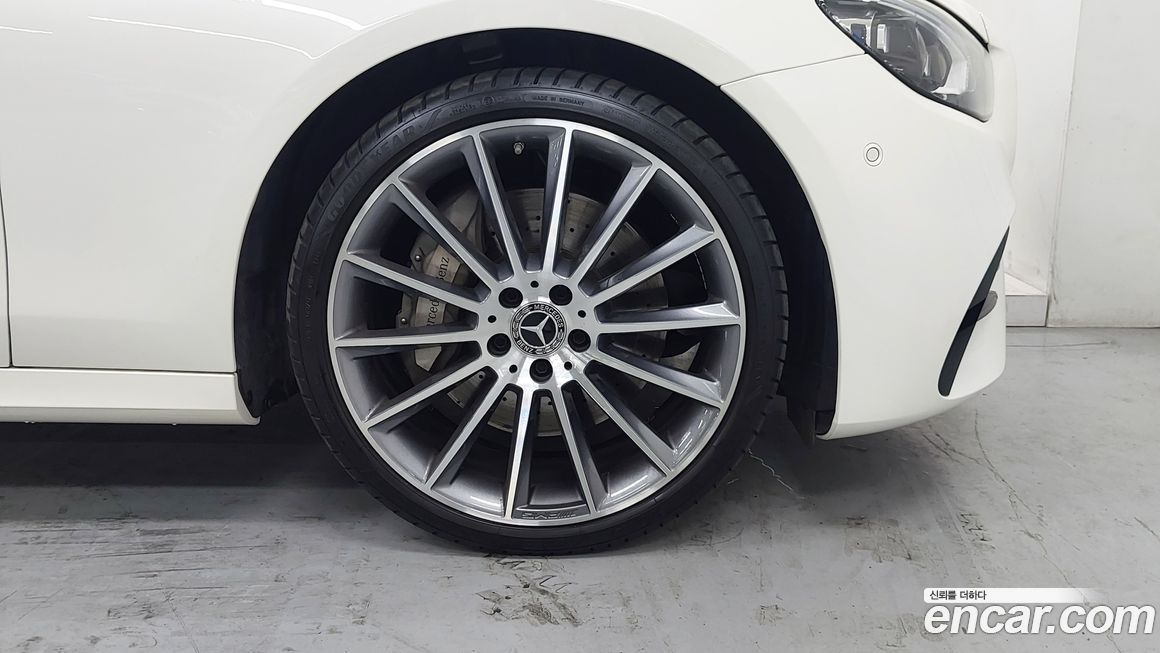 Mercedes-Benz E-Class E350 4MATIC AMG Line, 2022