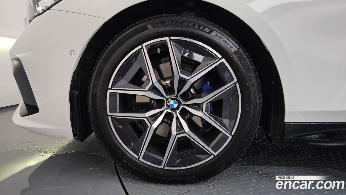 BMW 5-Series 520i M Sport, 2025