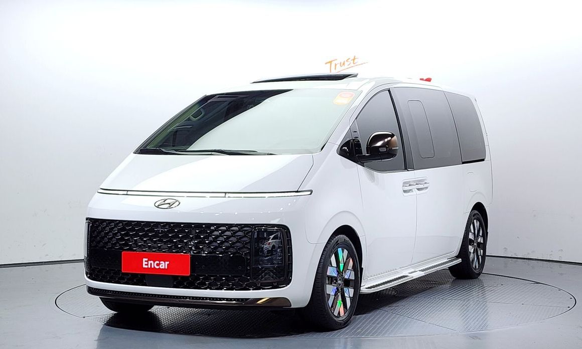 Hyundai Staria 4WD Lounge 9-Seater, 2023