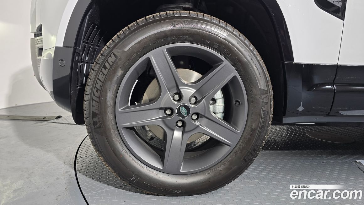 Land Rover Defender 110 P300 X-Dynamic SE, 2024