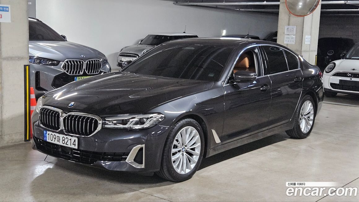 BMW 5-Series 520i Luxury, 2023
