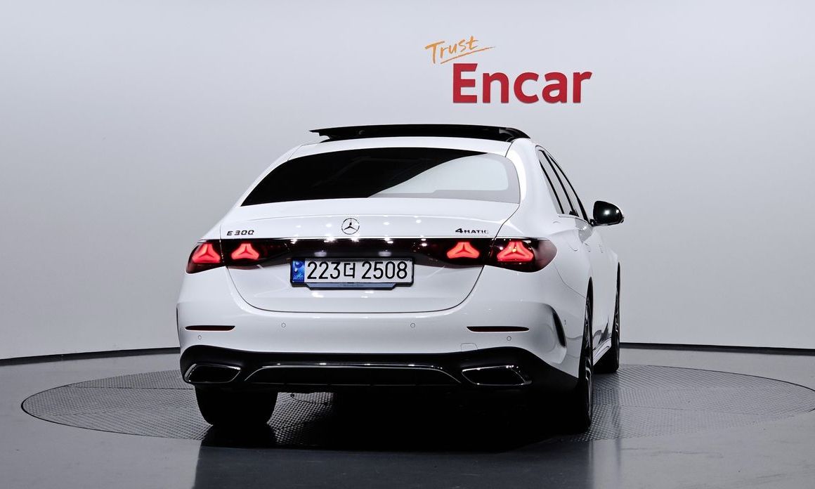 Mercedes-Benz E-Class E300 4MATIC AMG Line, 2024