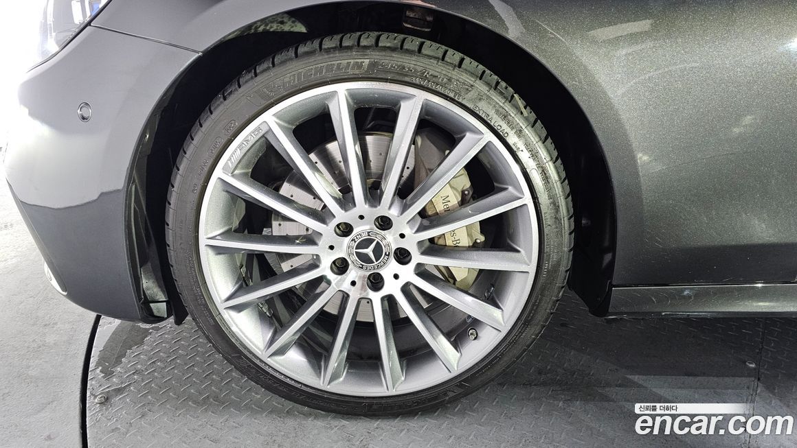 Mercedes-Benz E-Class E350 4MATIC AMG Line, 2022