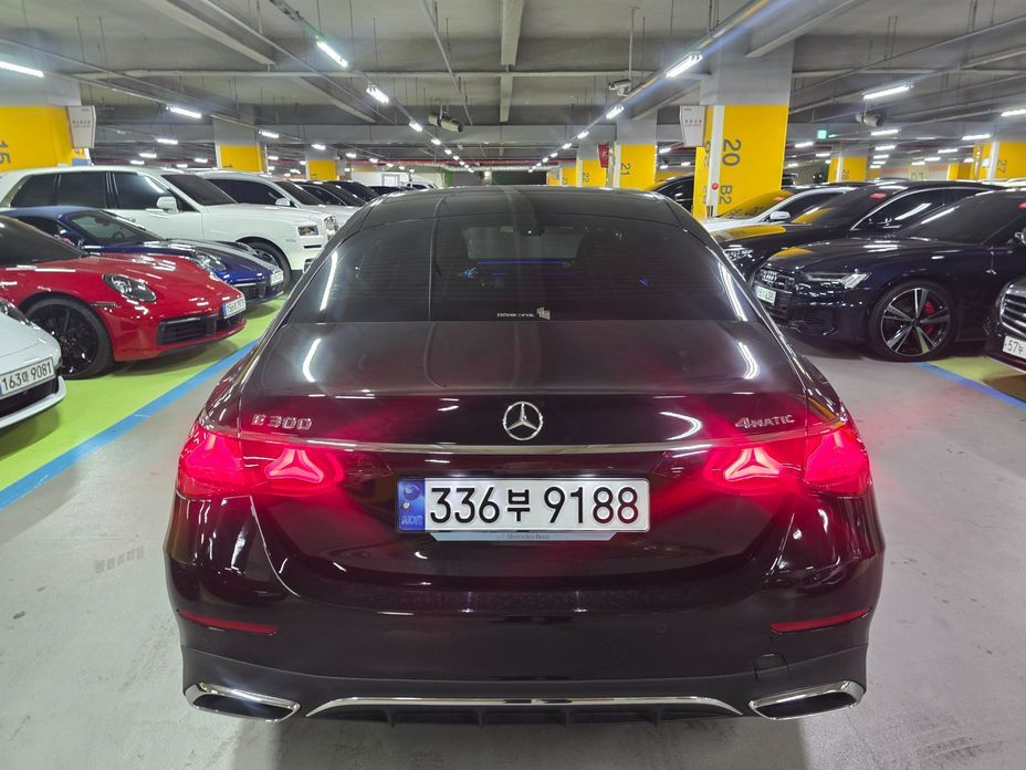 Mercedes-Benz E-Class E300 4MATIC AMG Line, 2024