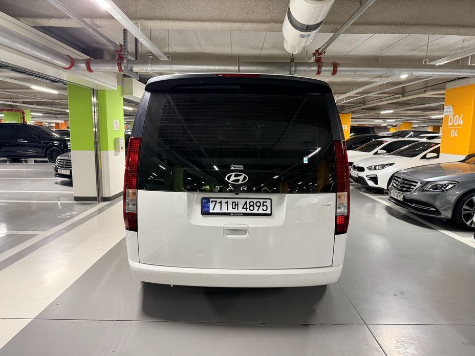 Hyundai Staria 4WD Tourer 11-Seater, 2025