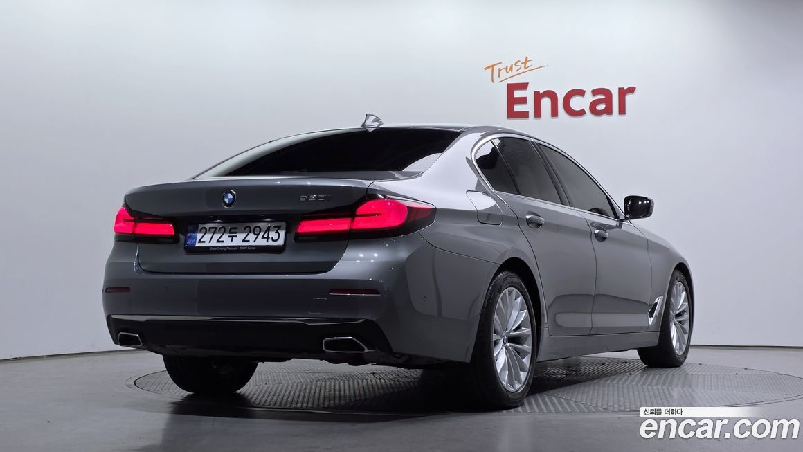 BMW 5-Series 520i Luxury, 2023