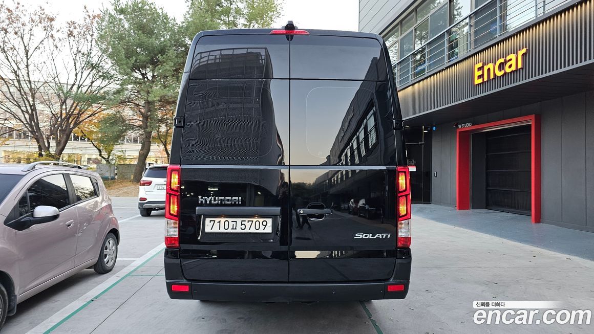 Hyundai Solati 15-seater, 2024