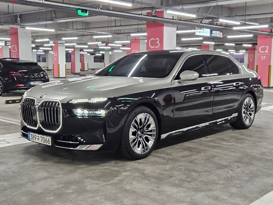 BMW 7-Series 740i sDrive Design Pure Excellence Individual, 2023
