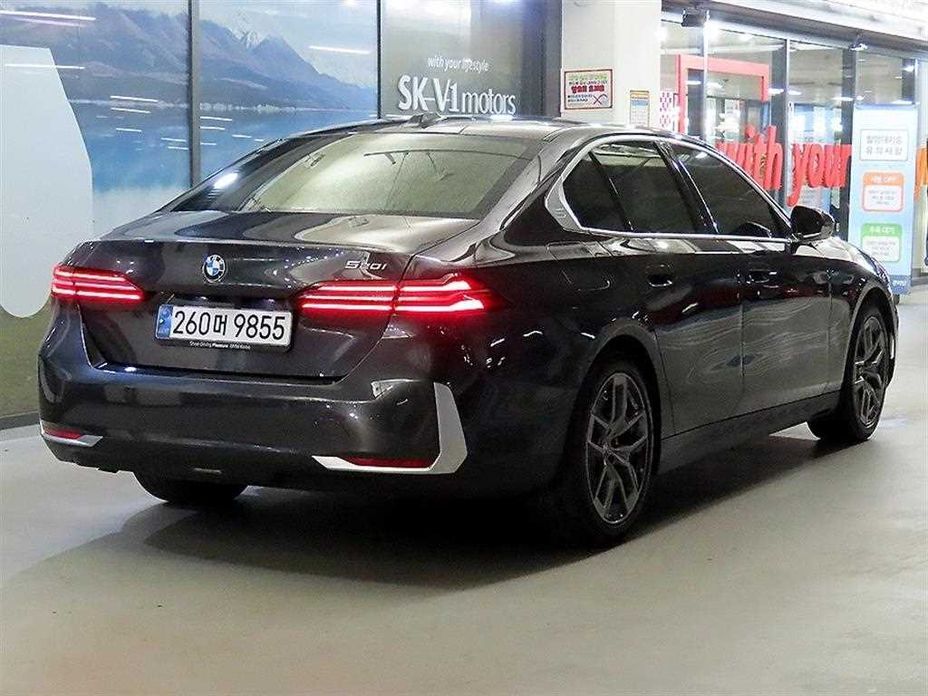 BMW 5-Series 520i, 2024