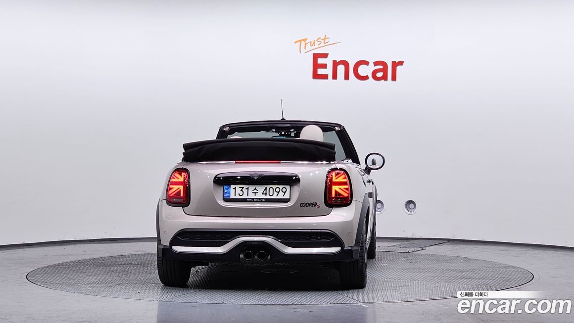 Mini Cooper Convertible Classic Launch Pack, 2023