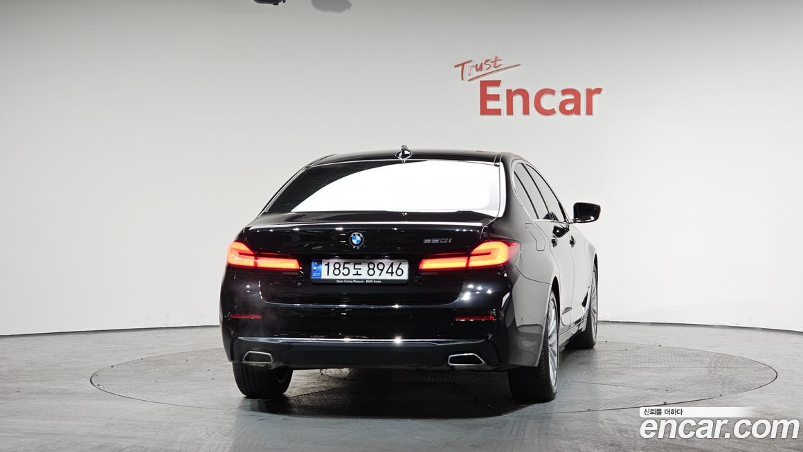 BMW 5-Series 520i Luxury, 2023