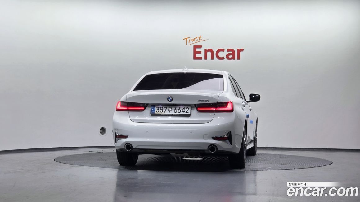 BMW 3-Series 320i Luxury, 2022