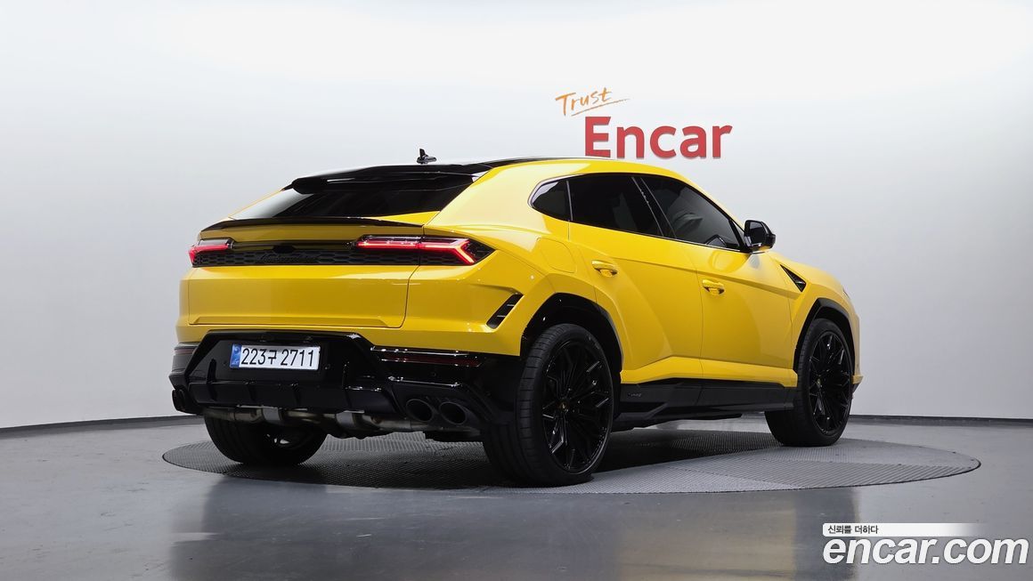 Lamborghini Urus 4.0 V8 SE, 2025