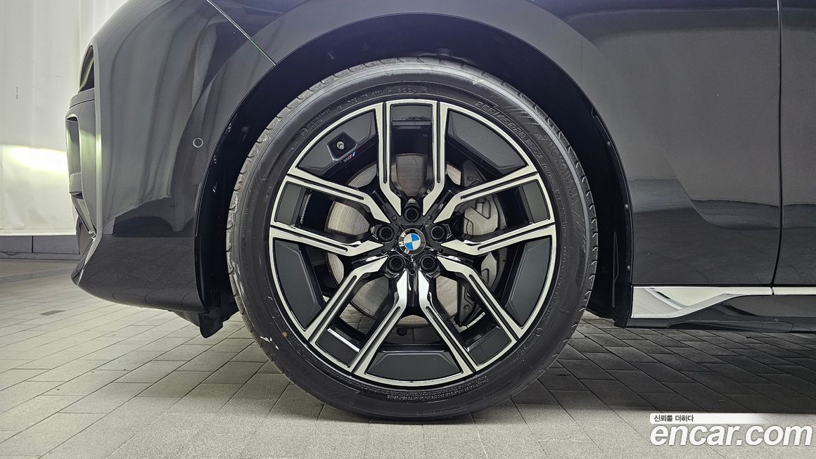 BMW 7-Series 740i xDrive M Sport, 2025