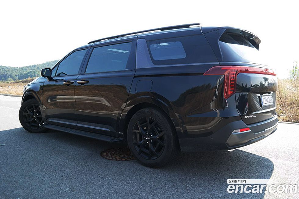 Kia Carnival 9-Seater Gravity, 2025