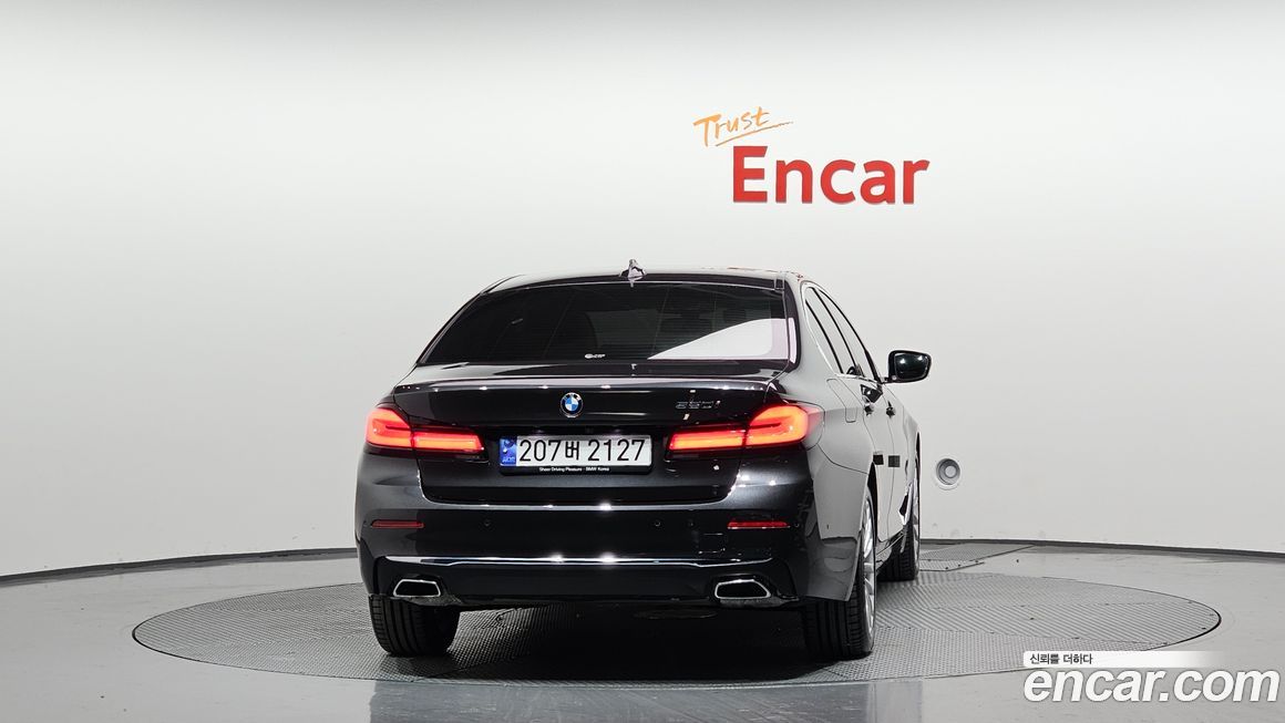 BMW 5-Series 520i Luxury, 2023