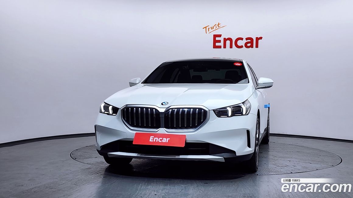 BMW 5-Series 520i, 2024