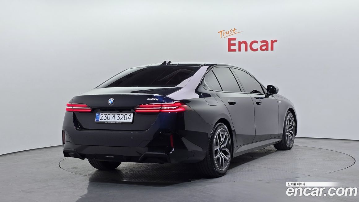 BMW 5-Series 520i M Sport, 2025