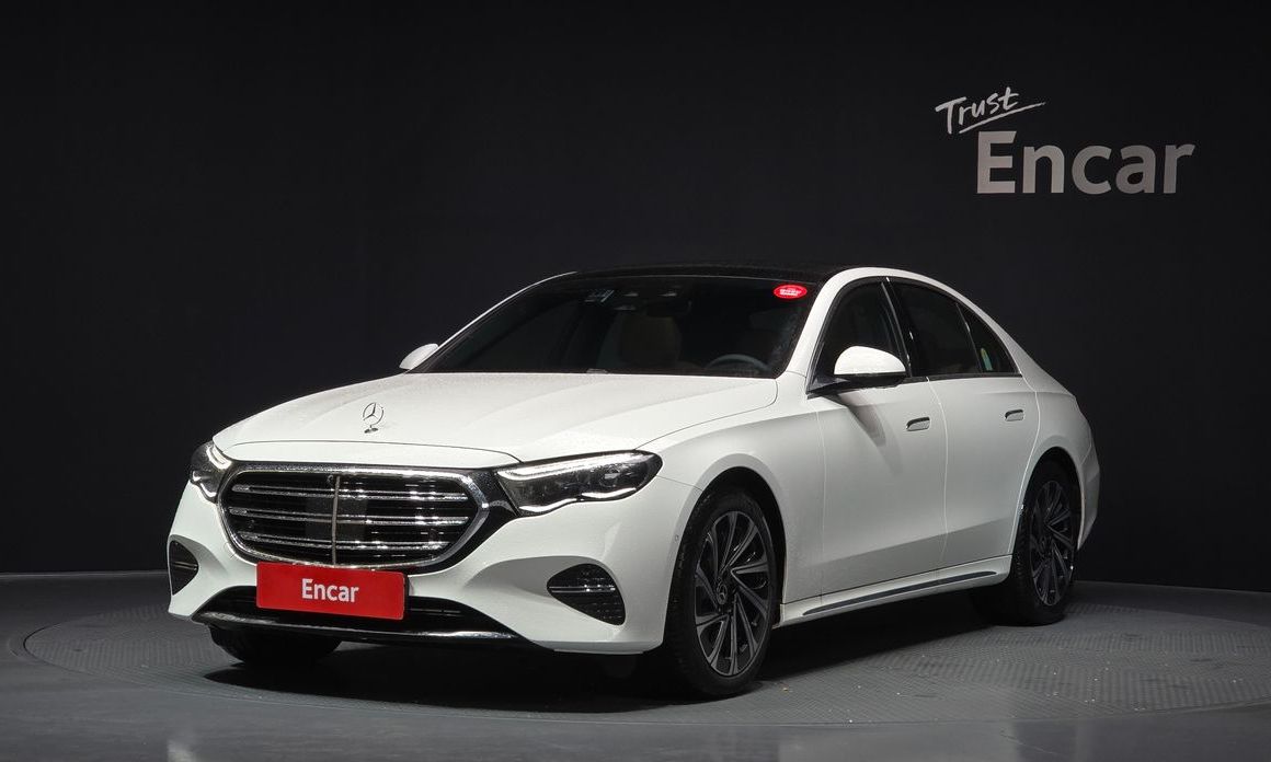 Mercedes-Benz E-Class E300 4MATIC Exclusive, 2026