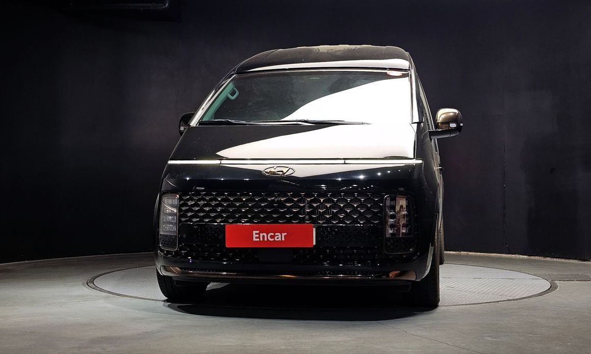 Hyundai Staria Lounge 7-Seater, 2022