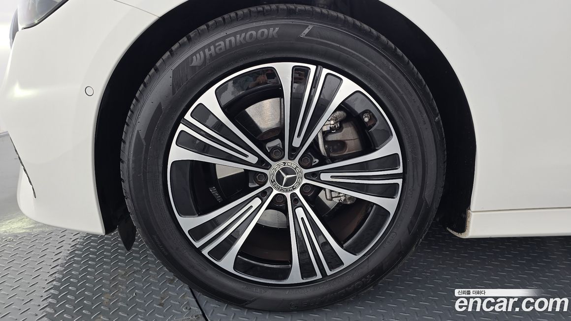 Mercedes-Benz E-Class E200 Avantgarde, 2024