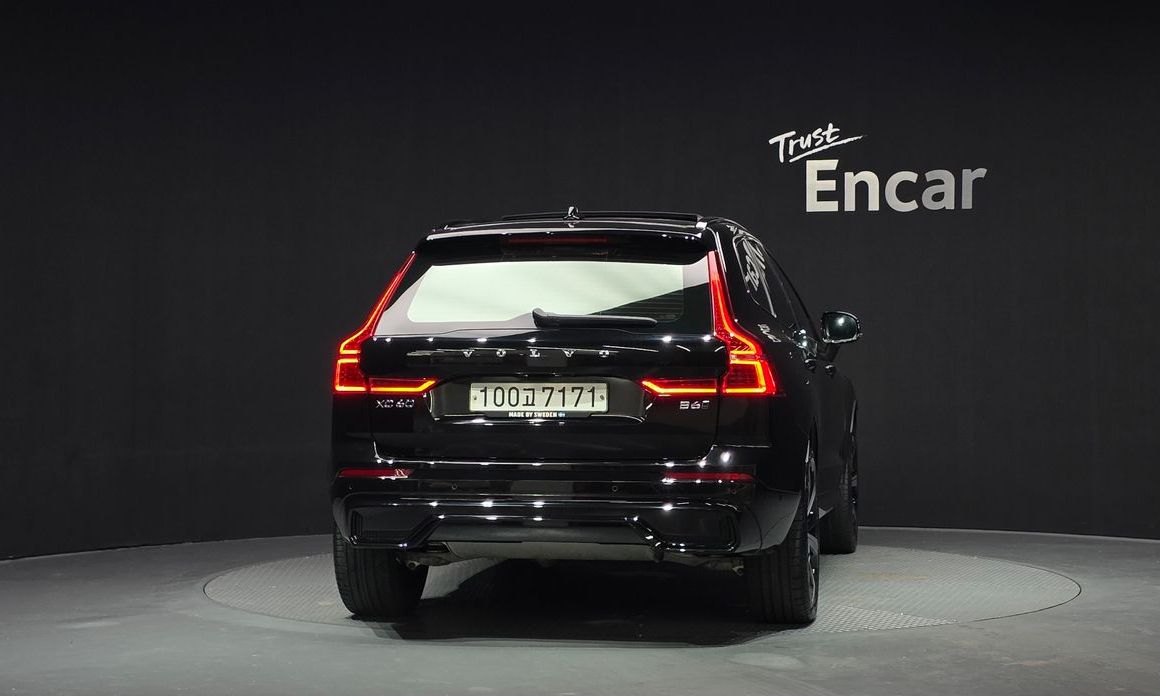 Volvo XC60 B6 R-Design, 2022