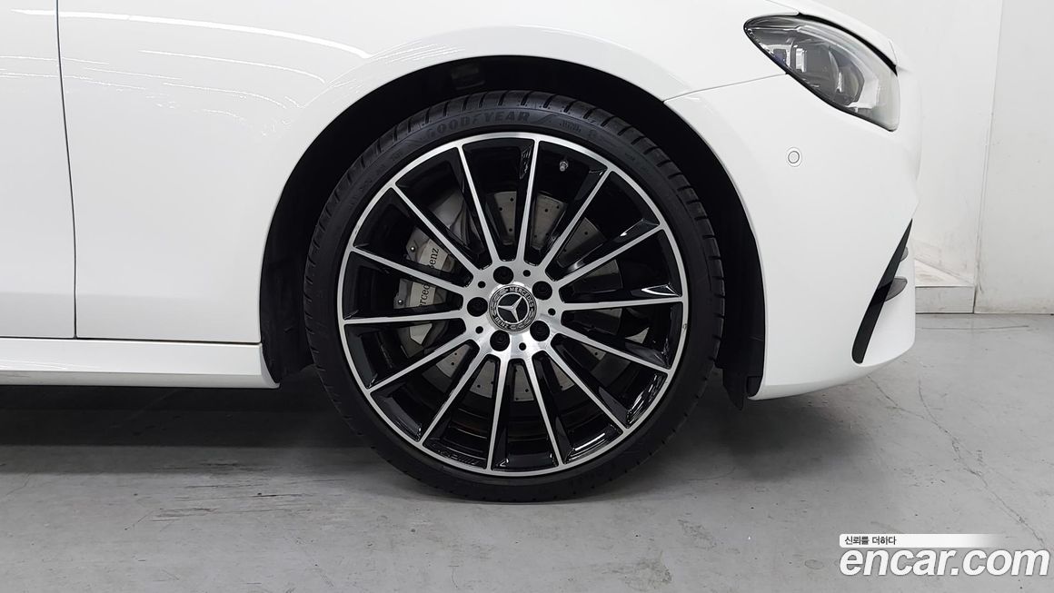Mercedes-Benz E-Class E350 4MATIC AMG Line, 2023