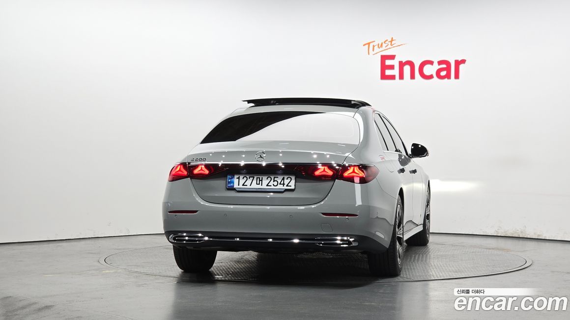 Mercedes-Benz E-Class E200 Avantgarde, 2024