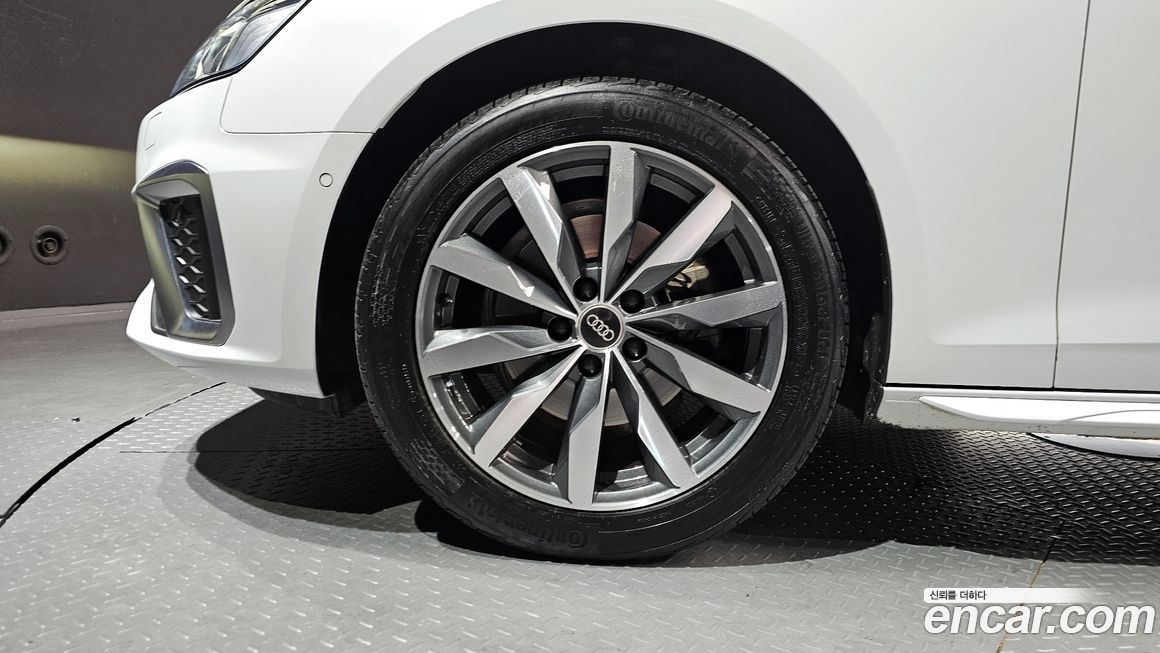 Audi A4 40 TFSI Premium, 2023