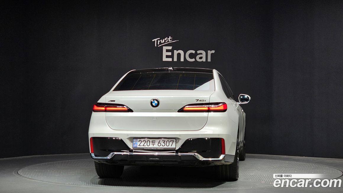 BMW 7-Series 740i xDrive M Sport, 2025