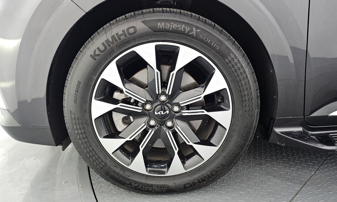 Kia Carnival 9-Seater Signature, 2023